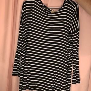 Long sleeve black and white piko
